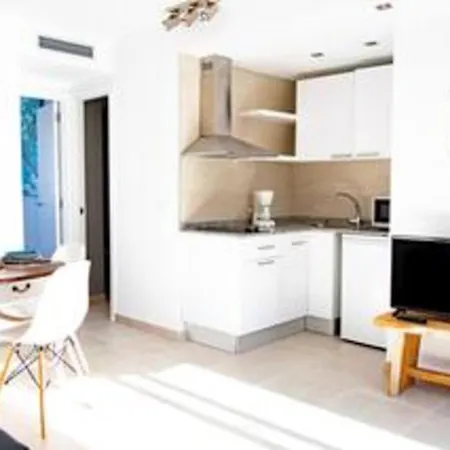 B-rent Sun Cerezo Pool Apartment